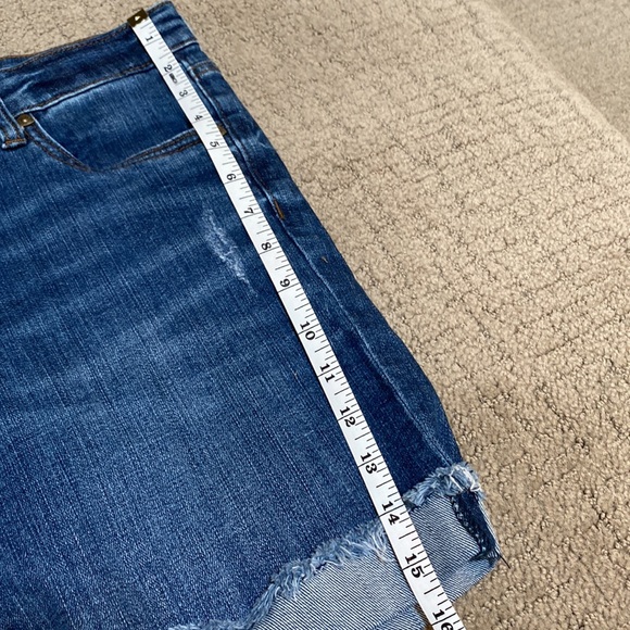 Kut from the Kloth boyfriend shorts, size 8 - Picture 6 of 7